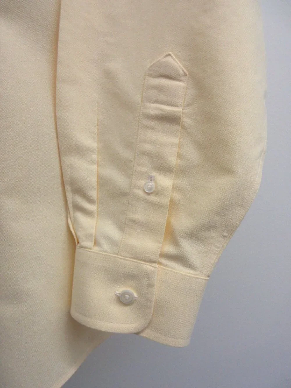 LL BEAN BUTTON DOWN SHIRT MEN'S L LARGE 16 1/2-37 LIGHT PALE YELLOW LONG SLEEVE